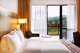 Курортные отели Radisson Blu Resort Bukovel Буковель Улучшенный номер с хорошим видом-1