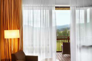 Курортные отели Radisson Blu Resort Bukovel Буковель Улучшенный номер с хорошим видом-3