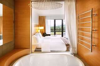 Курортные отели Radisson Blu Resort Bukovel Буковель Улучшенный номер с хорошим видом-4